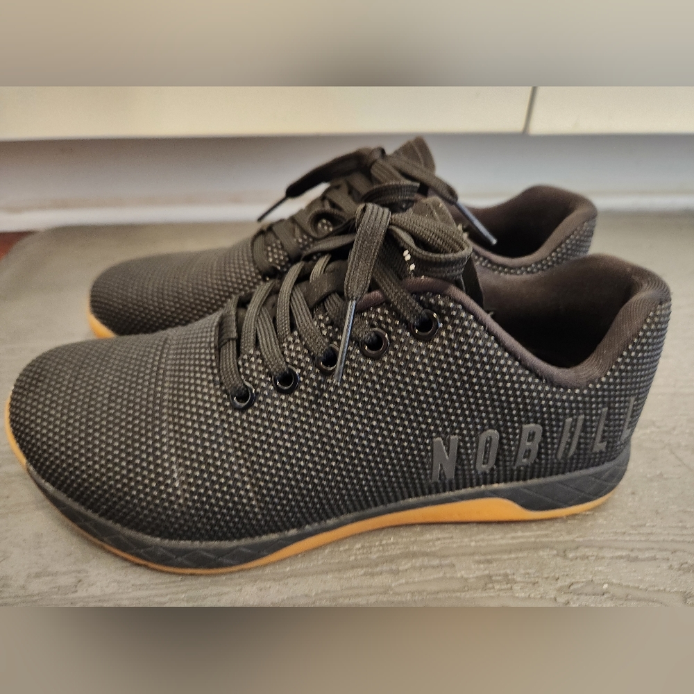 No Bull Trainers, Size 8, Black & Gum colored, worn 3 times, like new
